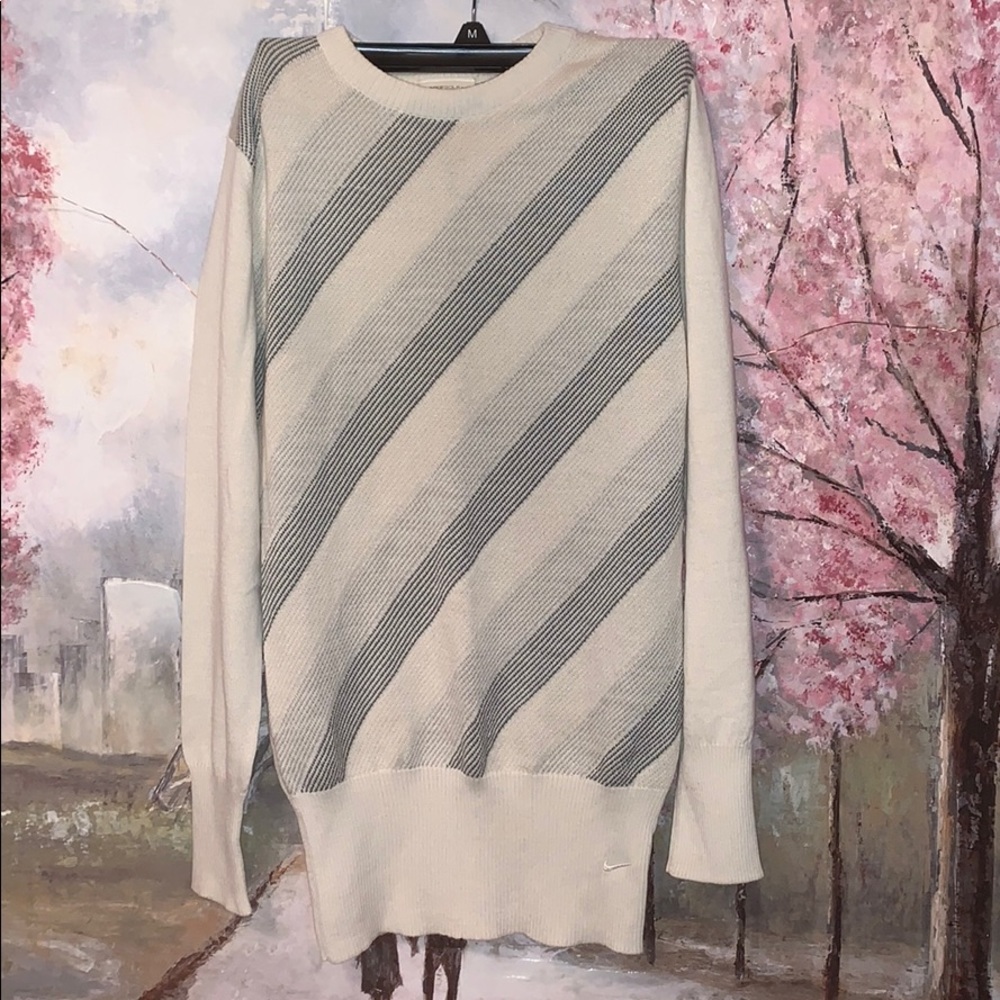 Nike white w grey & black striped sweater size Small EUC